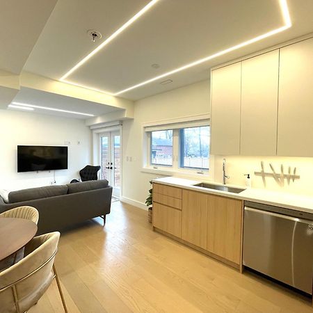 Modern Apartment Close To The Beach With Parking Toronto Exteriér fotografie