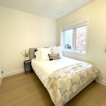 Modern Apartment Close To The Beach With Parking Toronto Exteriér fotografie