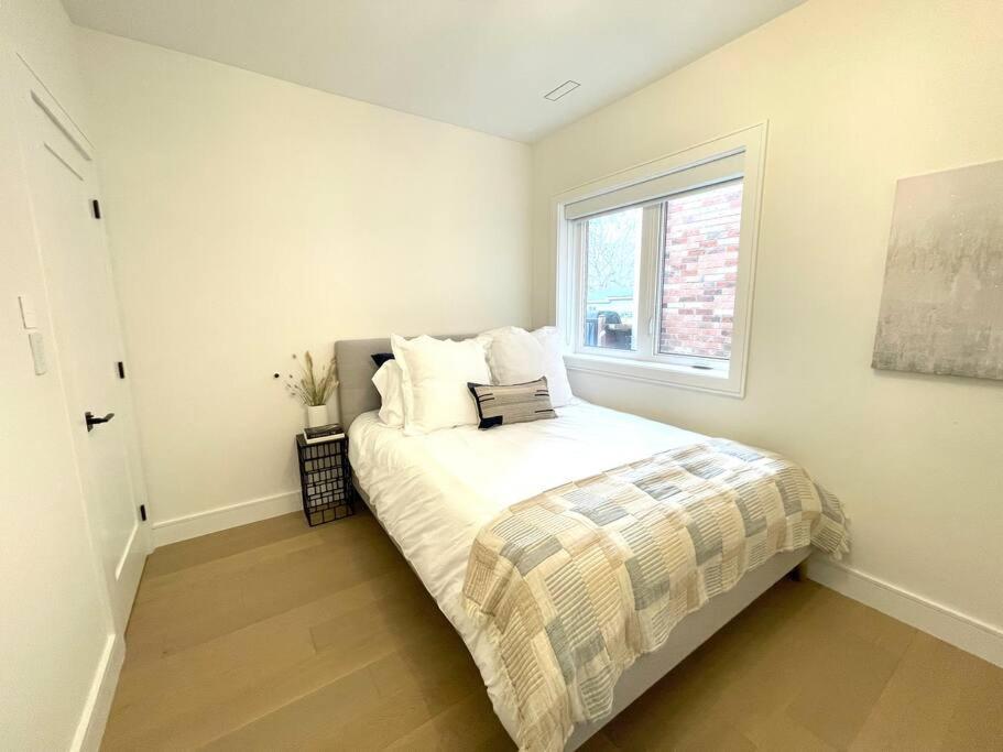 Modern Apartment Close To The Beach With Parking Toronto Exteriér fotografie