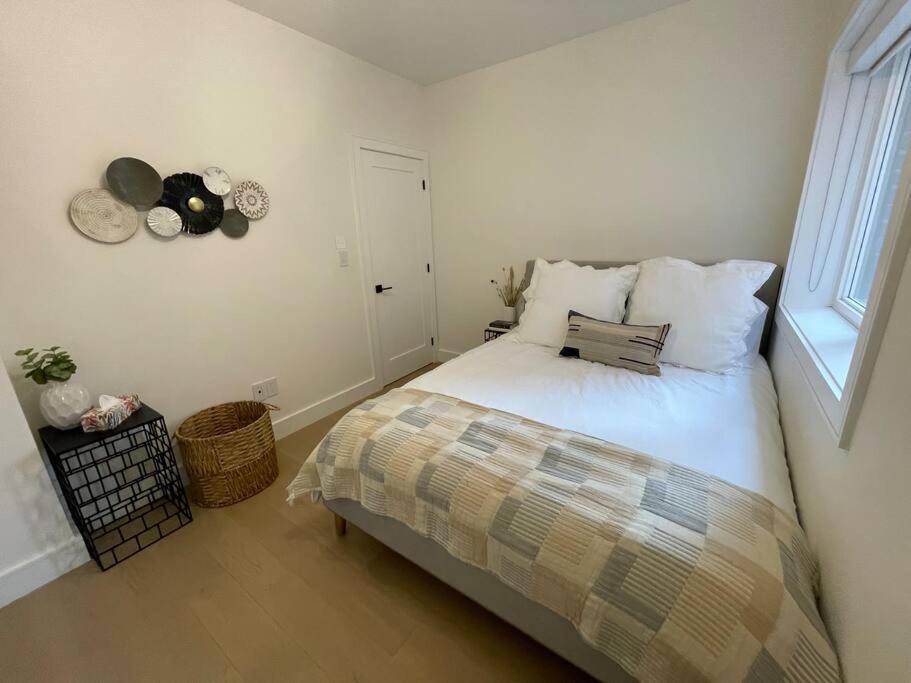 Modern Apartment Close To The Beach With Parking Toronto Exteriér fotografie