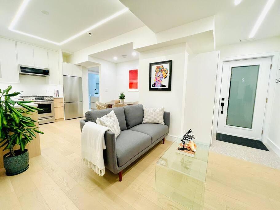 Modern Apartment Close To The Beach With Parking Toronto Exteriér fotografie