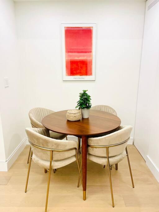 Modern Apartment Close To The Beach With Parking Toronto Exteriér fotografie