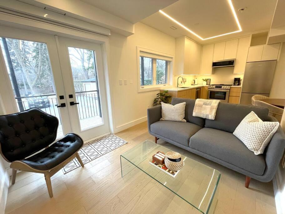 Modern Apartment Close To The Beach With Parking Toronto Exteriér fotografie